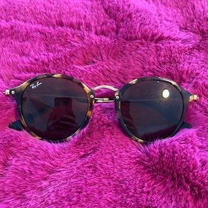 Tortoise framed ray-bans with gold detail